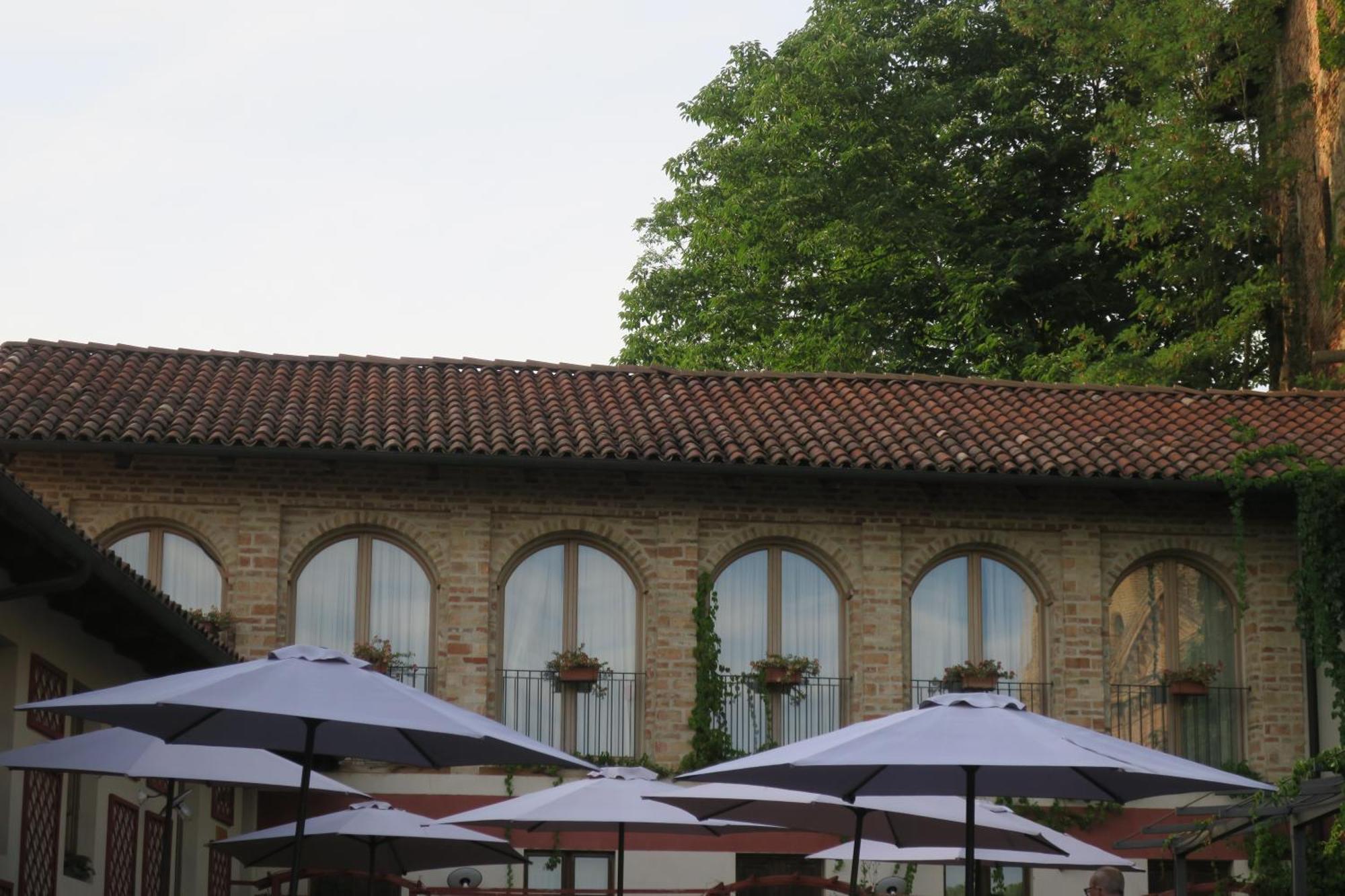 Foresteria Ristorante Conti Roero Monticello d'Alba Dış mekan fotoğraf